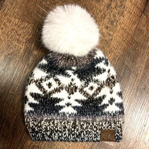 CC Women’s Beanie Aztec Ombré